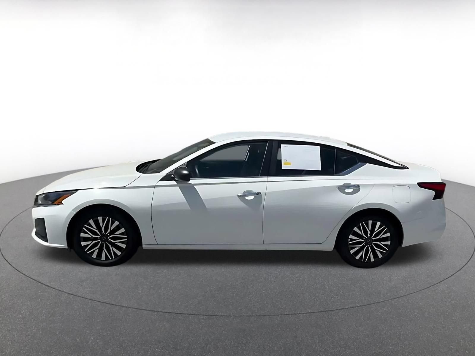 Used 2025 Nissan Altima 2.5 SV FWD image 8