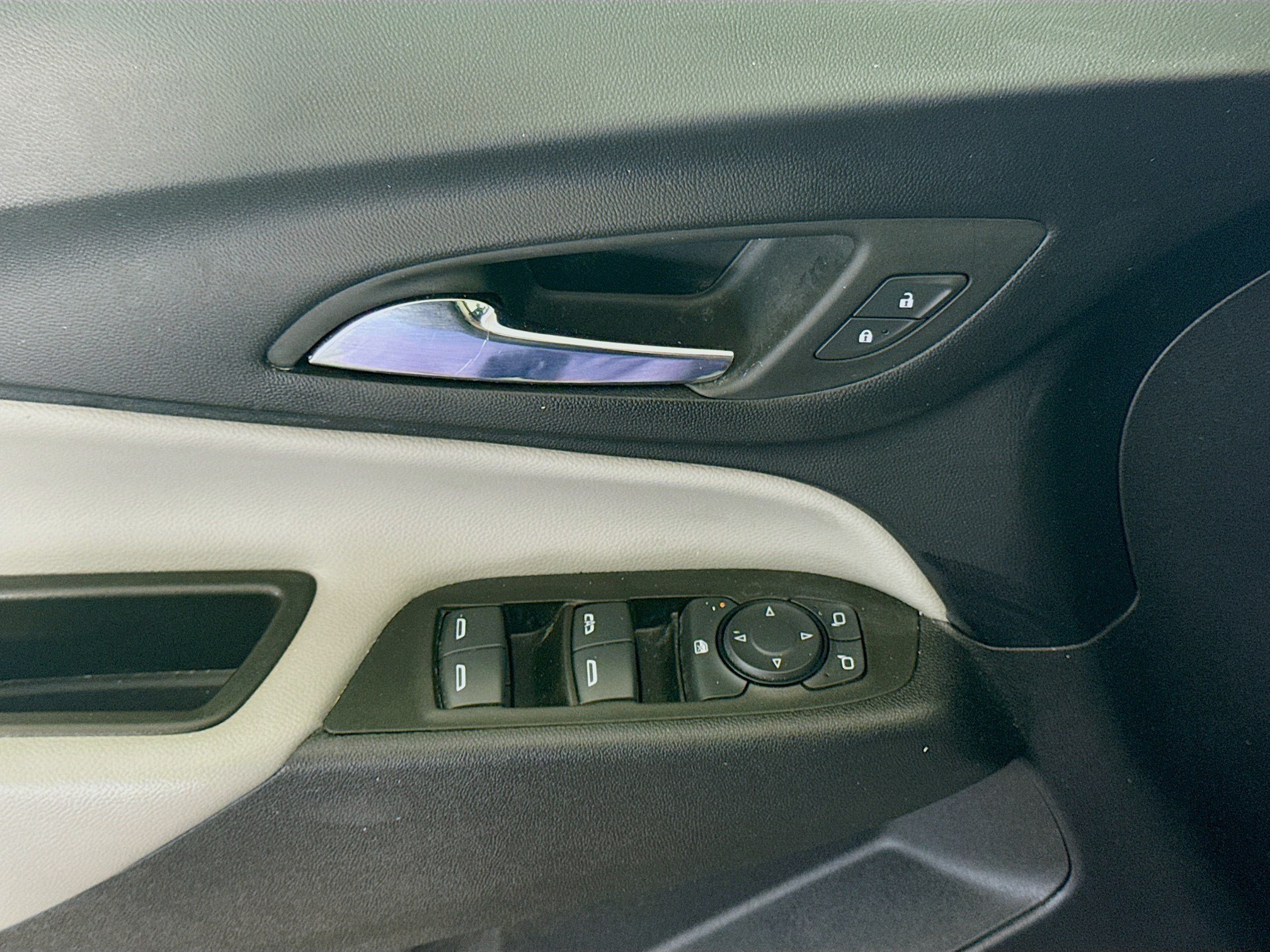 Used 2023 Chevrolet Equinox LT FWD image 24