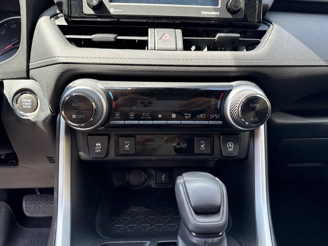 Used 2020 Toyota RAV4 XLE w/ Convenience Package AWD/4WD image 39