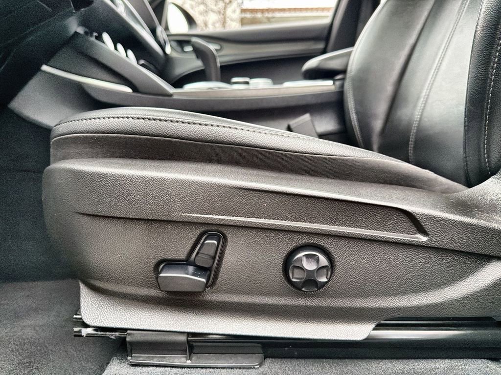 Used 2022 Alfa Romeo Stelvio Ti image 14