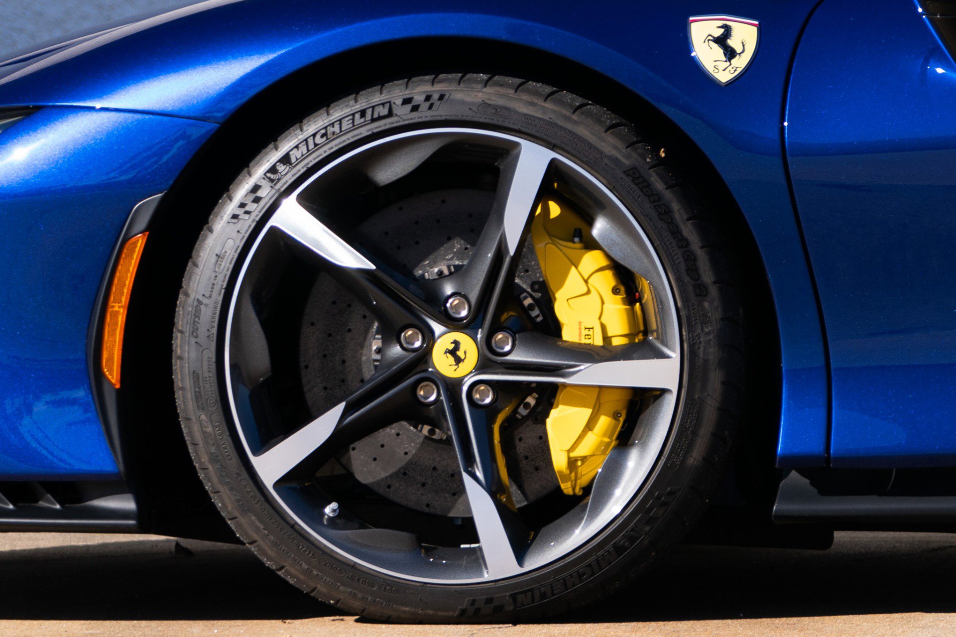 Used 2025 Ferrari SF90 Spider image 33