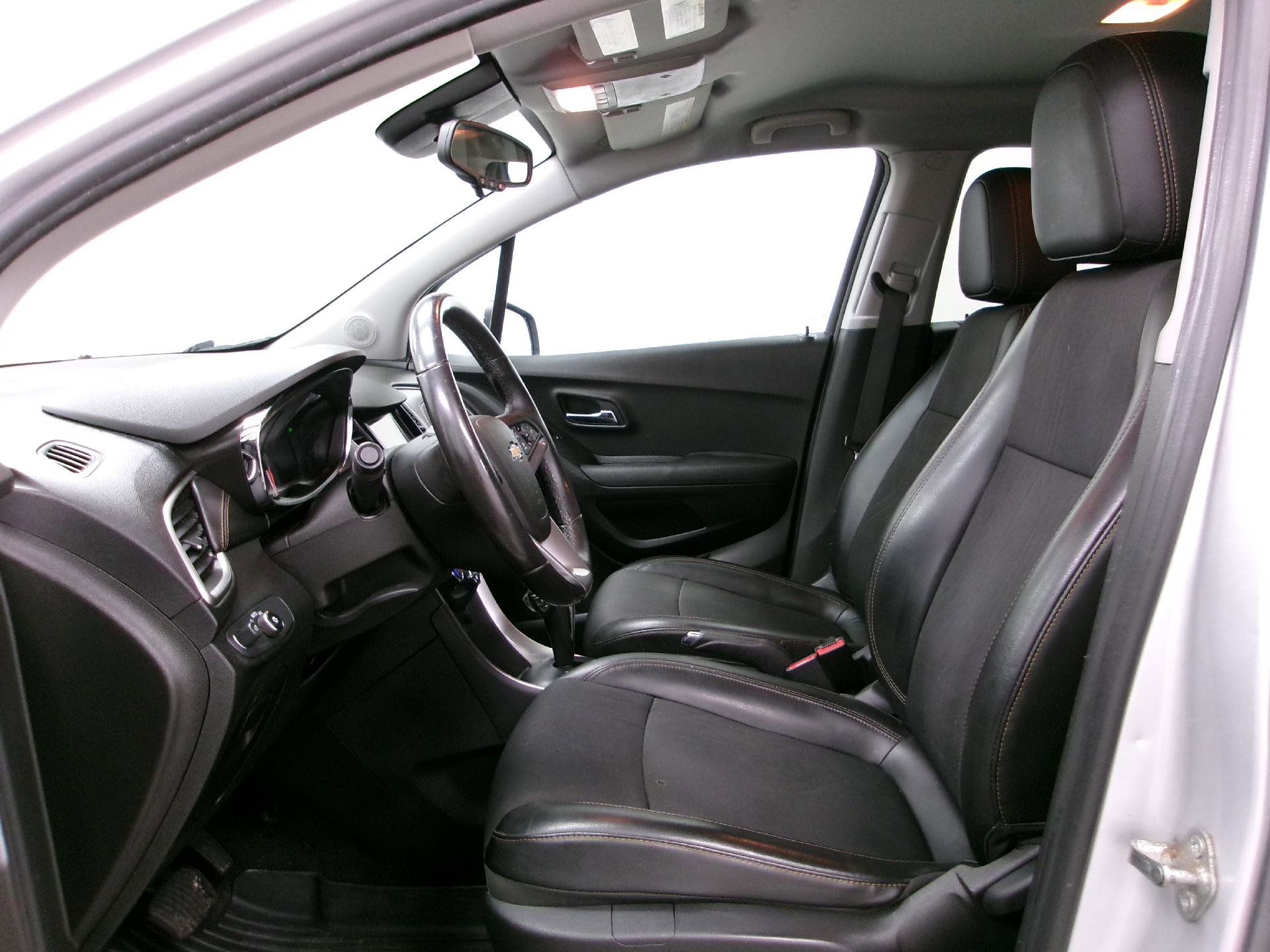 Used 2019 Chevrolet Trax LT w/ LT Convenience Package image 8