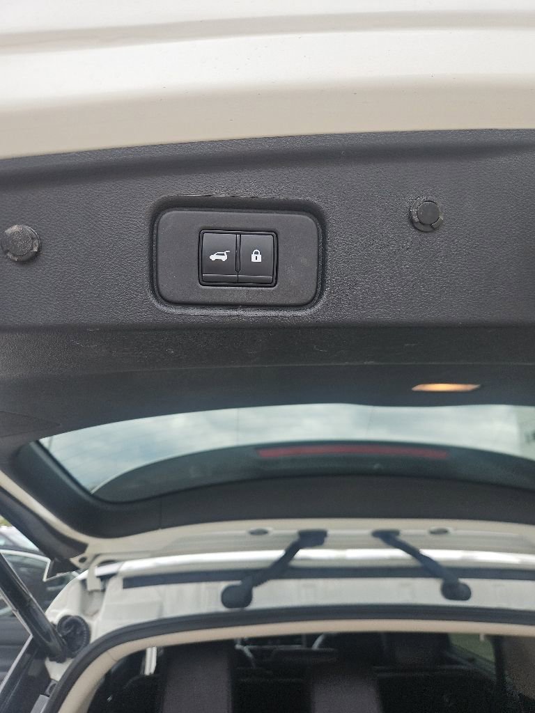 Used 2024 Nissan Pathfinder SL w/ Black Appearance Package FWD image 21