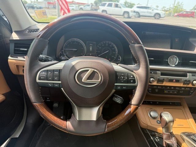 Used 2017 Lexus ES 350 w/ Navigation System Package image 18