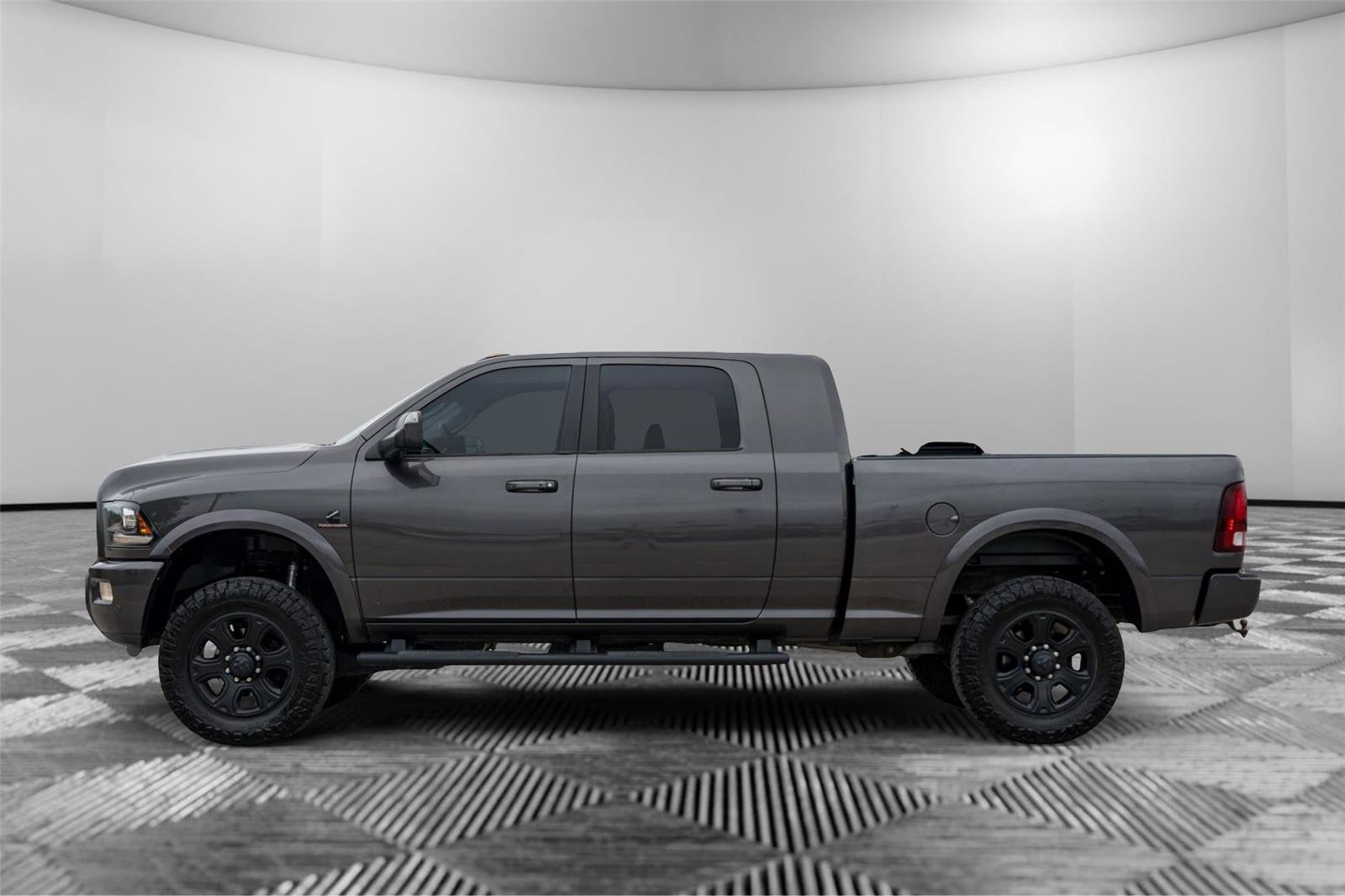 Used 2018 RAM 2500 Laramie w/ Sport Appearance Group AWD/4WD image 7