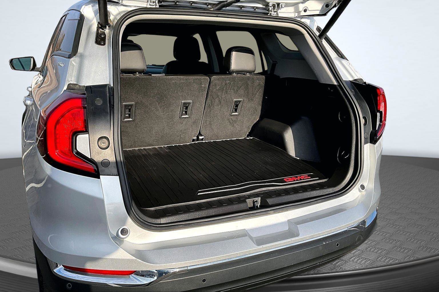 Used 2022 GMC Terrain SLT w/ Infotainment Package II image 5