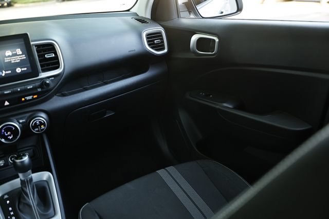 Used 2025 Hyundai Venue SEL FWD image 29