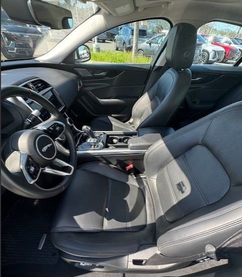 Used 2020 Jaguar XE S image 10