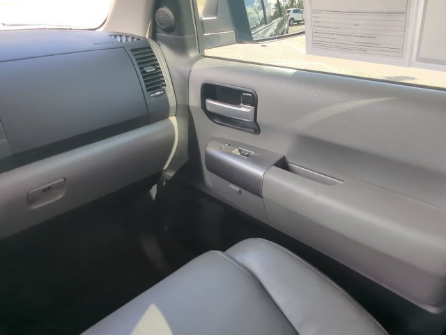 Used 2018 Toyota Sequoia Limited w/ Safety & Convenience Package AWD/4WD image 19