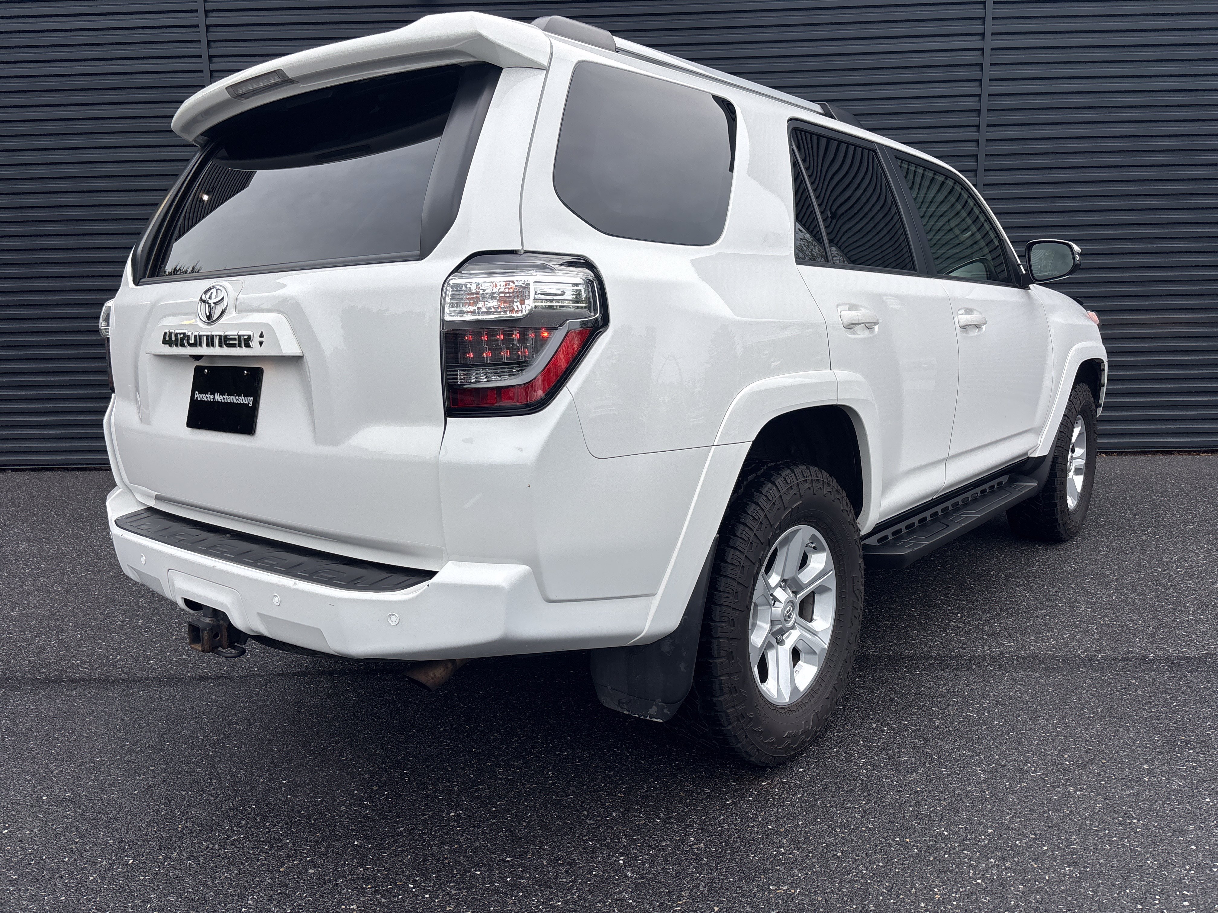 Used 2020 Toyota 4Runner SR5 Premium w/ Moonroof Package AWD/4WD image 4