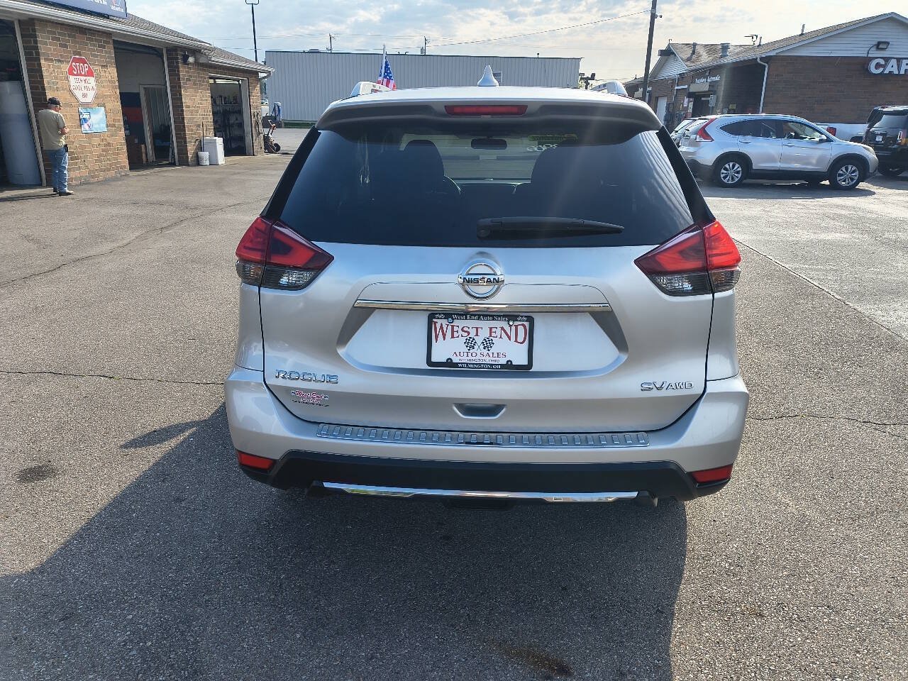 Used 2017 Nissan Rogue SV AWD/4WD image 6