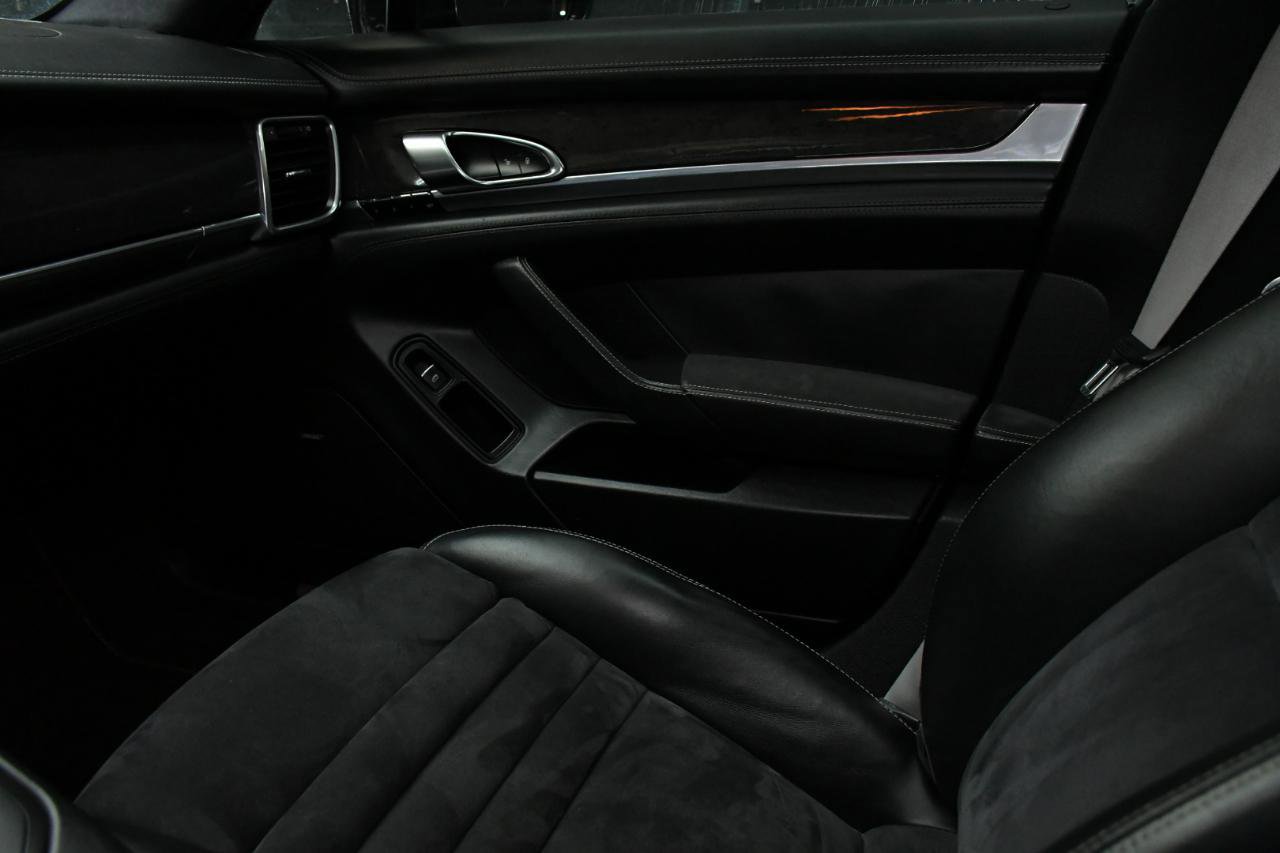 Used 2013 Porsche Panamera GTS image 32