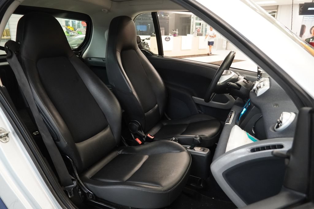 Used 2015 smart fortwo pure RWD image 20