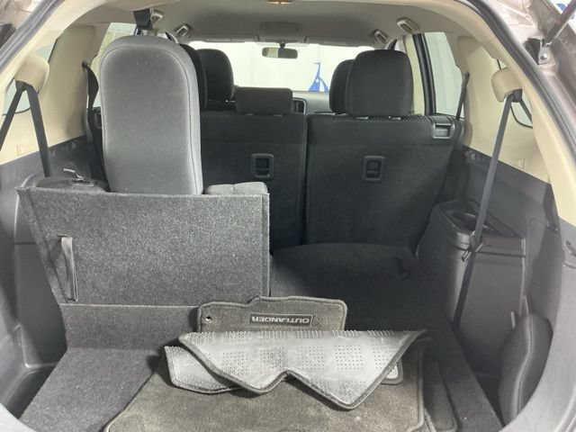 Used 2016 Mitsubishi Outlander SE FWD image 23