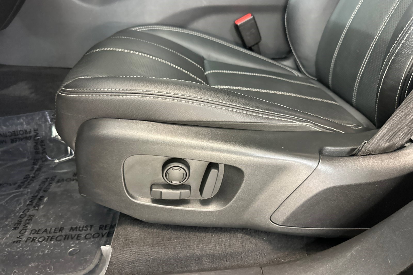 Used 2023 Land Rover Range Rover Velar R-Dynamic S image 15