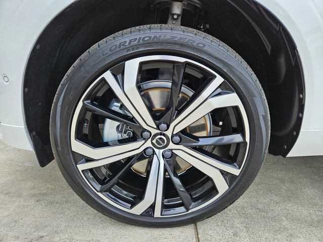 Certified 2023 Volvo XC60 B6 Ultimate w/ Protection Package Premier AWD/4WD image 9