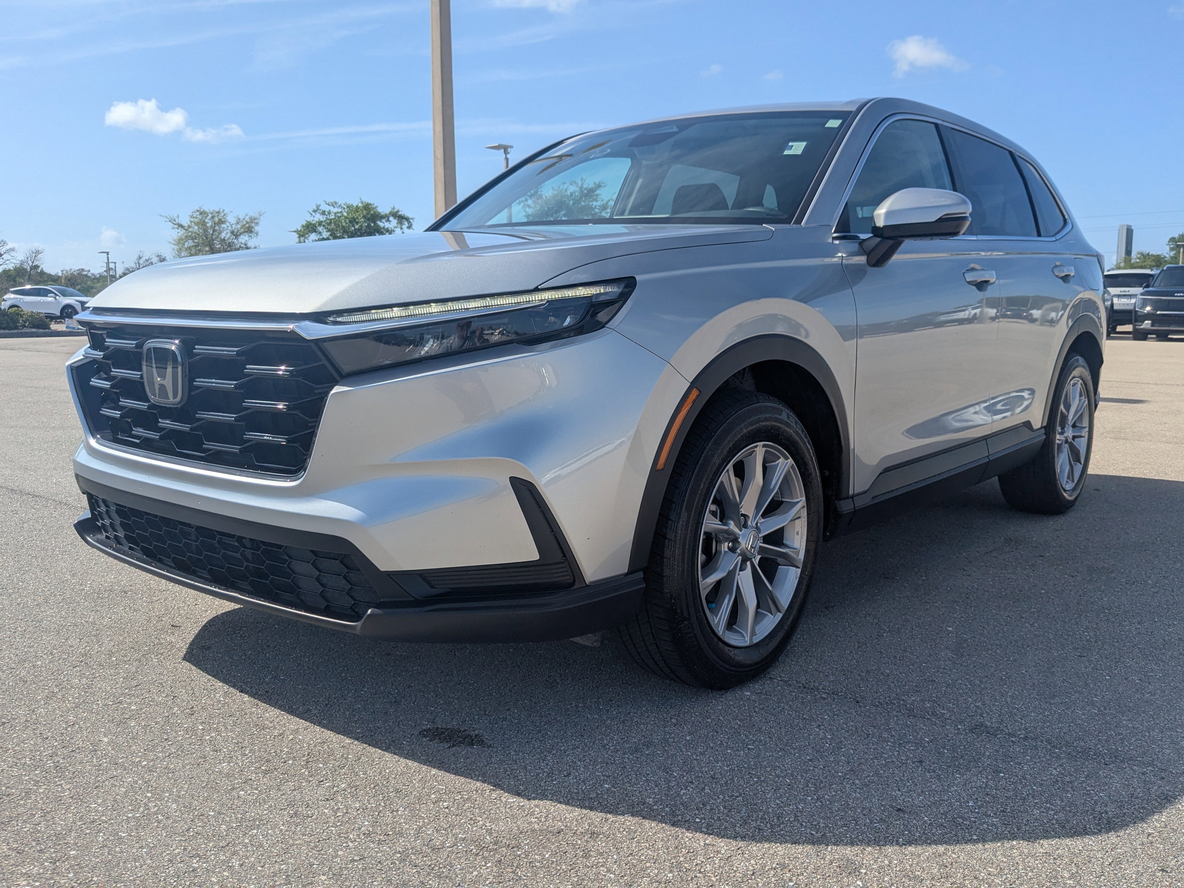 Used 2025 Honda CR-V EX image 9