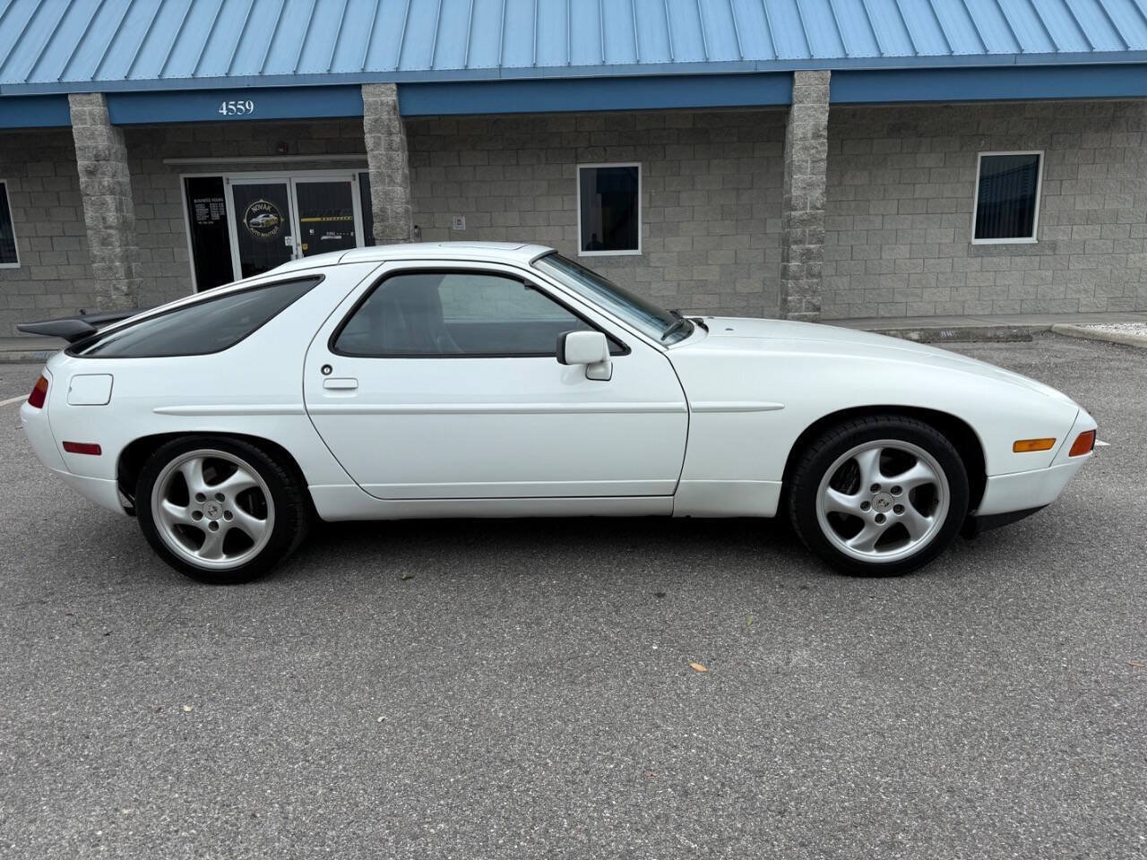 Used 1987 Porsche 928 S4 RWD image 8