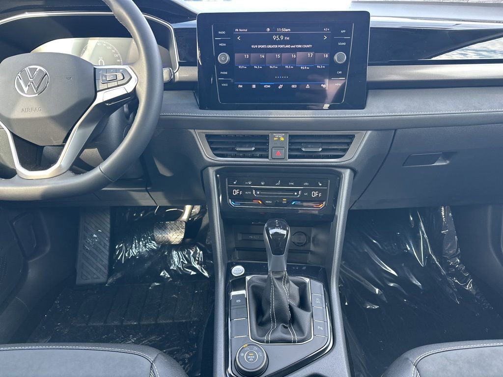 New 2026 Volkswagen Taos SE image 15