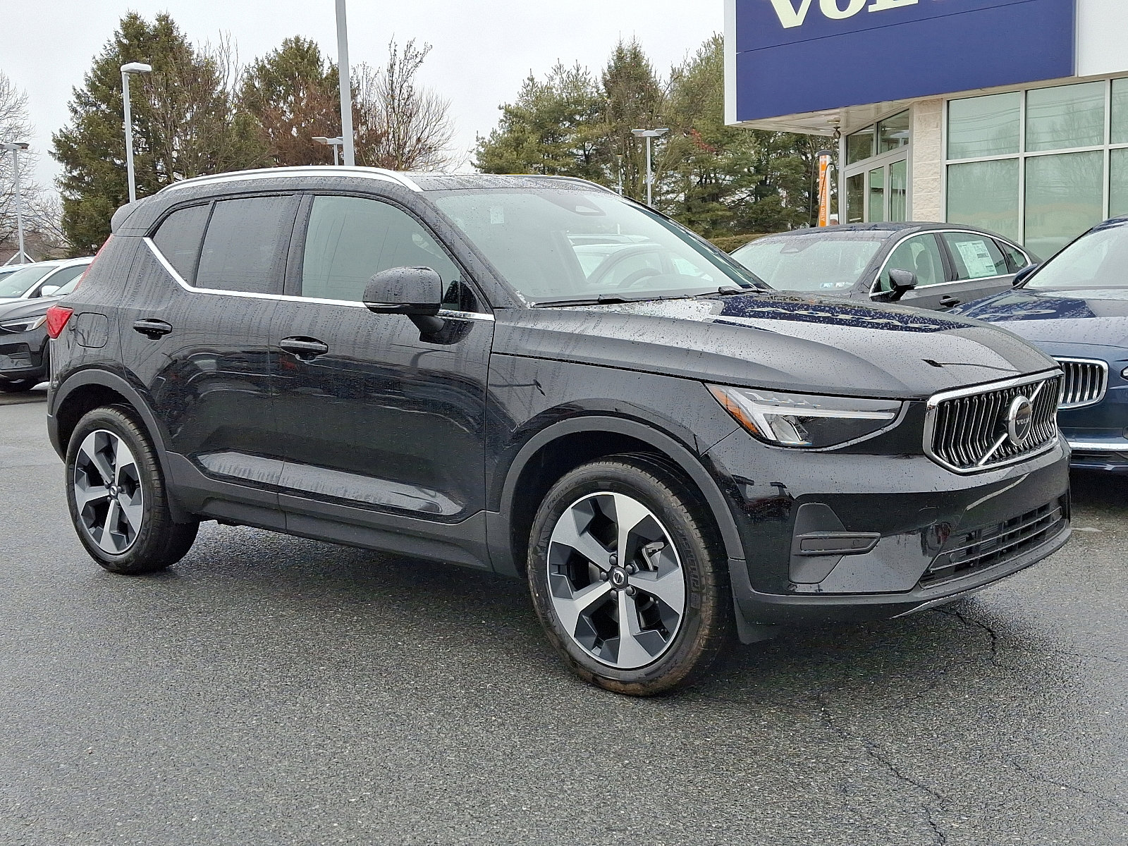 New 2025 Volvo XC40 B5 Core w/ Protection Package Premier