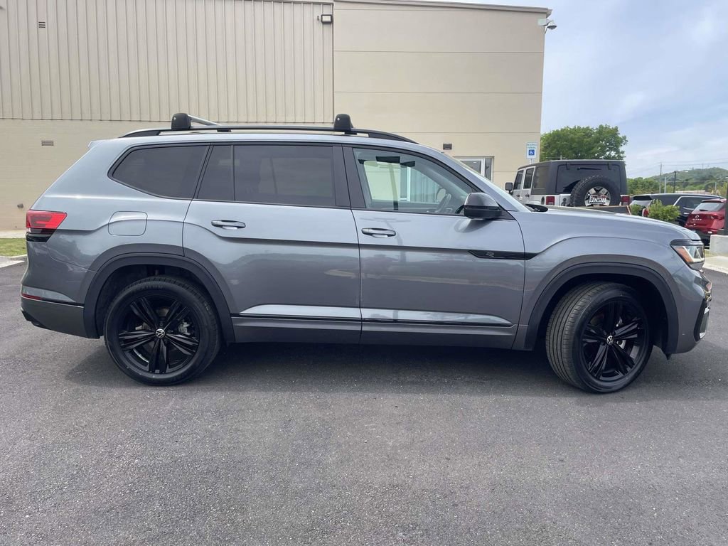 Used 2023 Volkswagen Atlas SEL R-Line AWD/4WD image 2