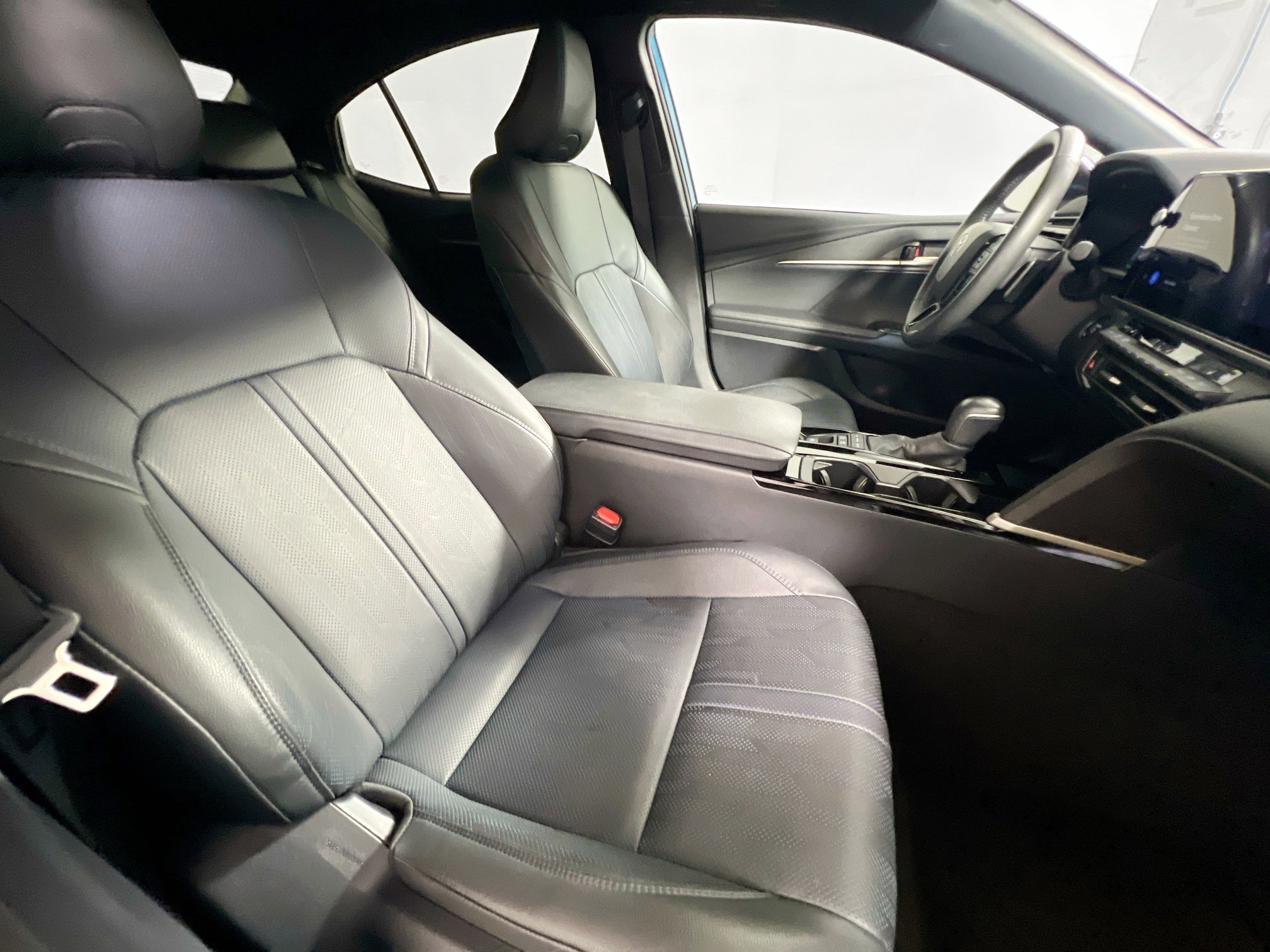 Used 2025 Toyota Camry XSE FWD image 31
