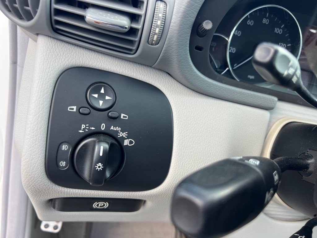 Used 2007 Mercedes-Benz C 230 Sedan image 27