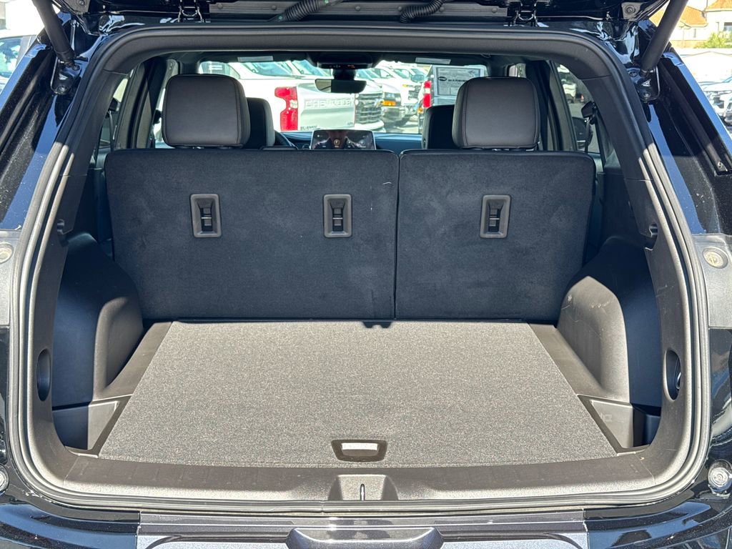 Used 2025 Chevrolet Blazer Premier w/ LPO, Black Sport Package image 10