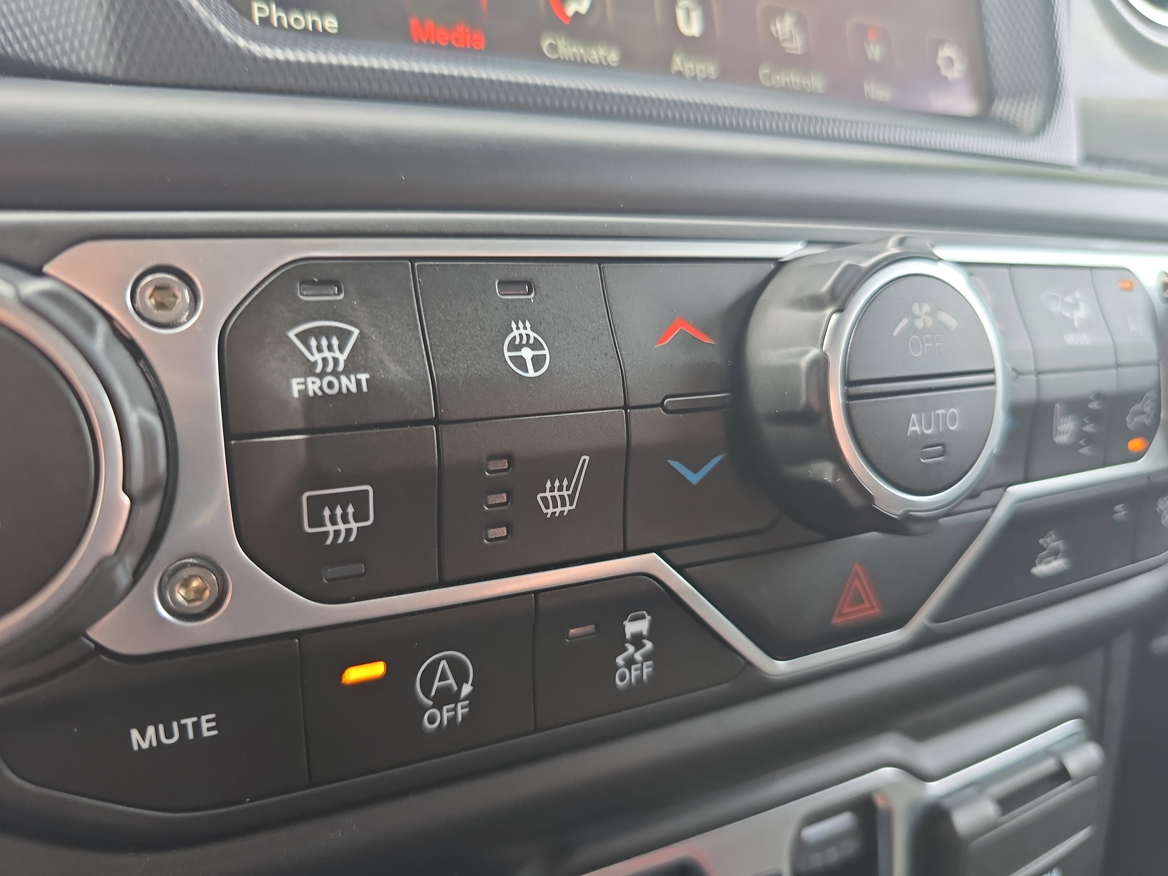 Used 2023 Jeep Gladiator Overland w/ Cold Weather Group image 30