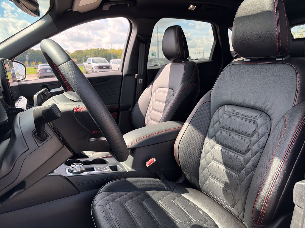 Used 2023 Ford Escape ST-Line Elite w/ Premium Technology Package AWD/4WD image 18