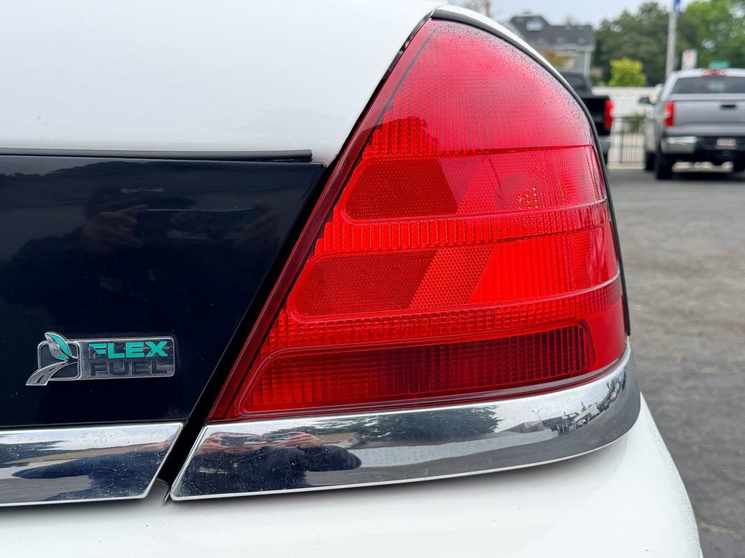 Used 2011 Ford Crown Victoria LX w/ Comfort Appearance Pkg RWD image 10