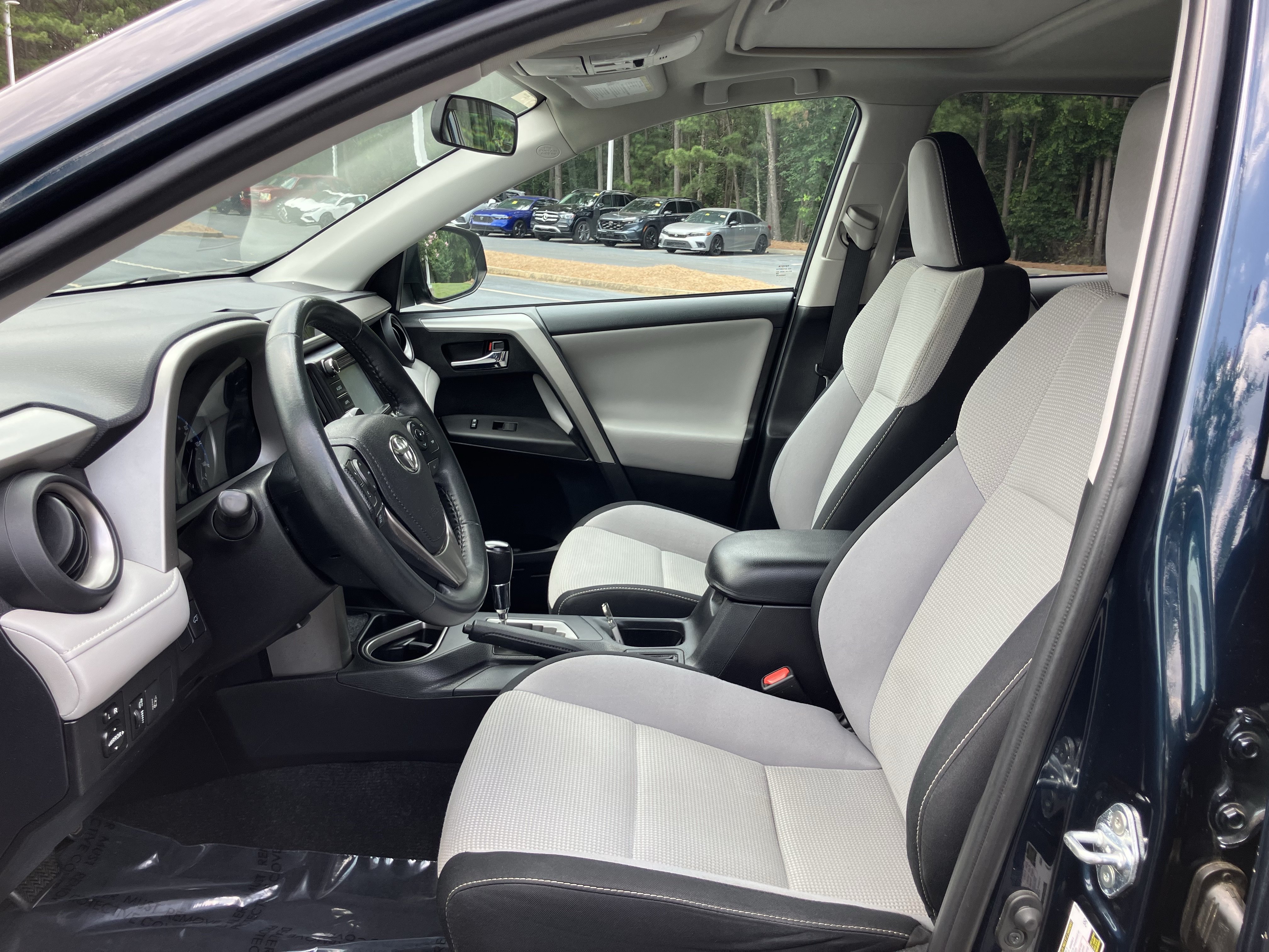 Used 2017 Toyota RAV4 XLE FWD image 16