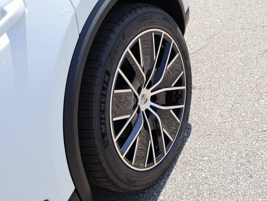 New 2025 Porsche Macan Electric RWD image 40
