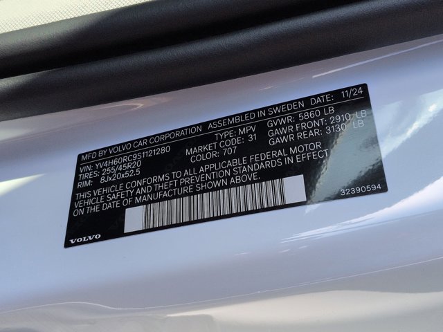 Used 2025 Volvo XC60 T8 Plus w/ Protection Package Premier AWD/4WD image 25
