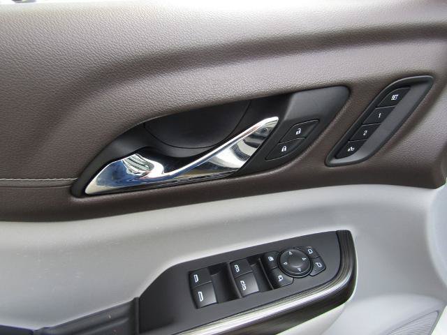 Used 2023 GMC Acadia SLT w/ Technology Package FWD image 29