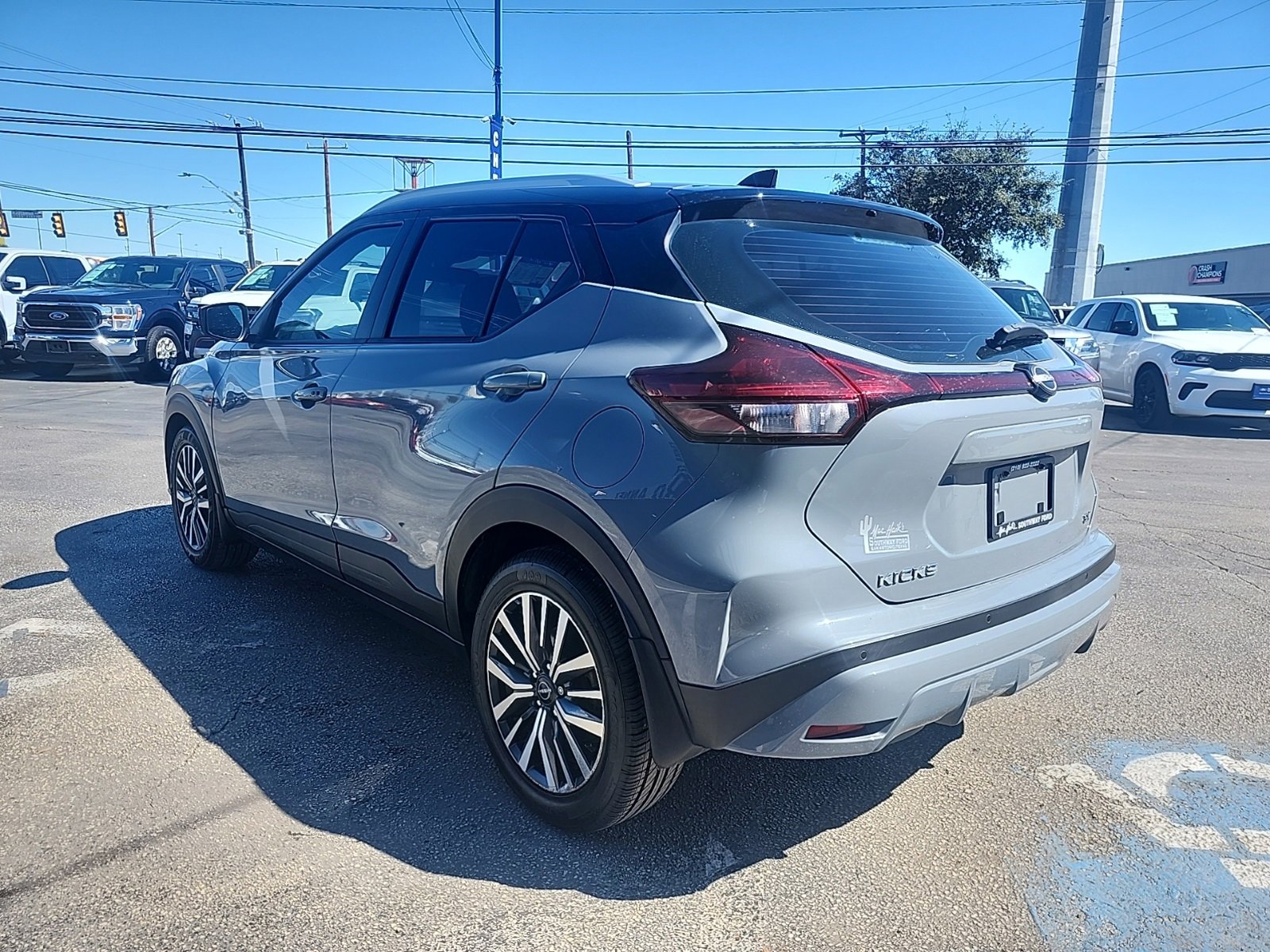 Used 2023 Nissan Kicks SV image 4