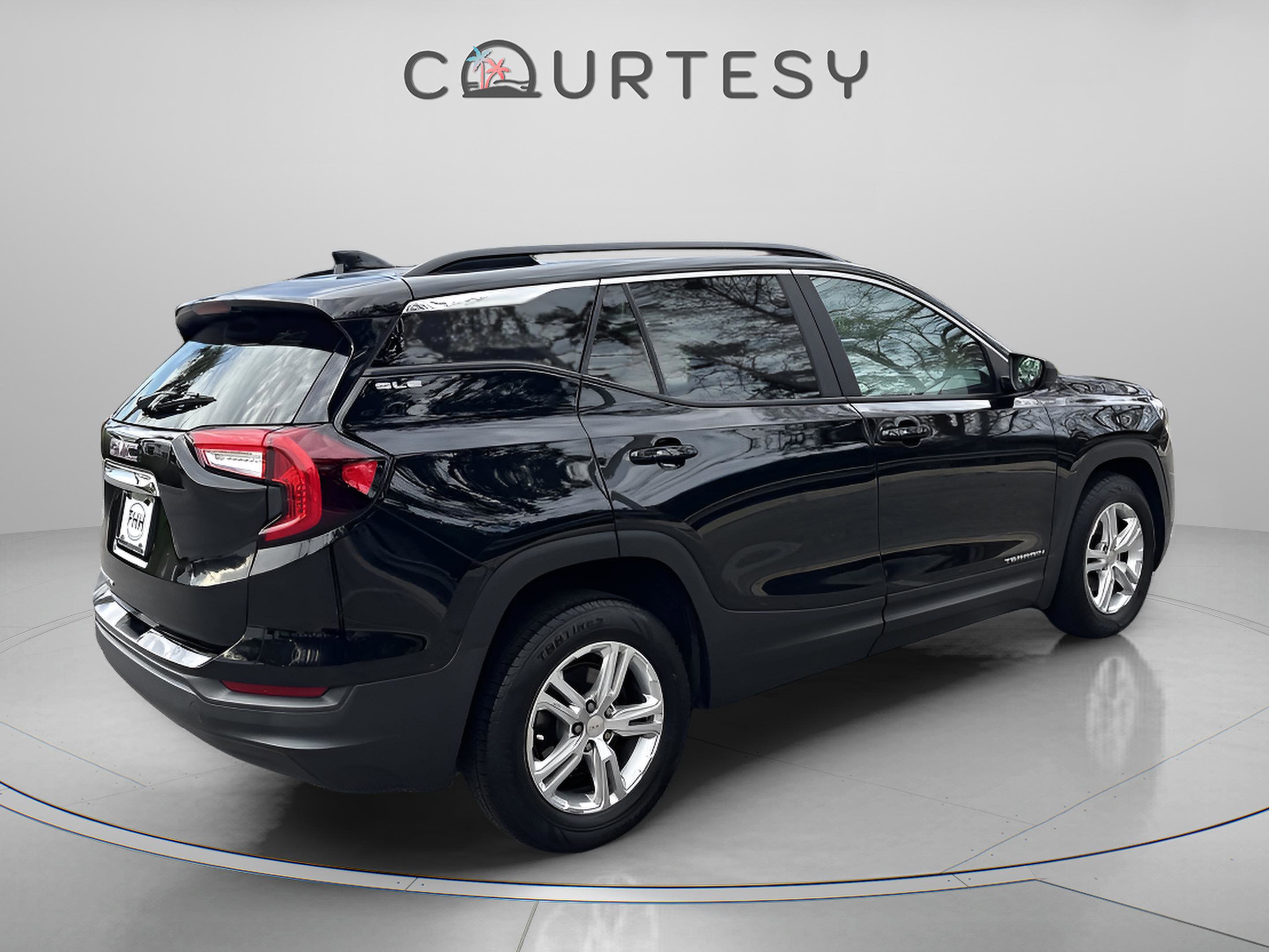 Used 2022 GMC Terrain SLE w/ Driver Convenience Package image 7