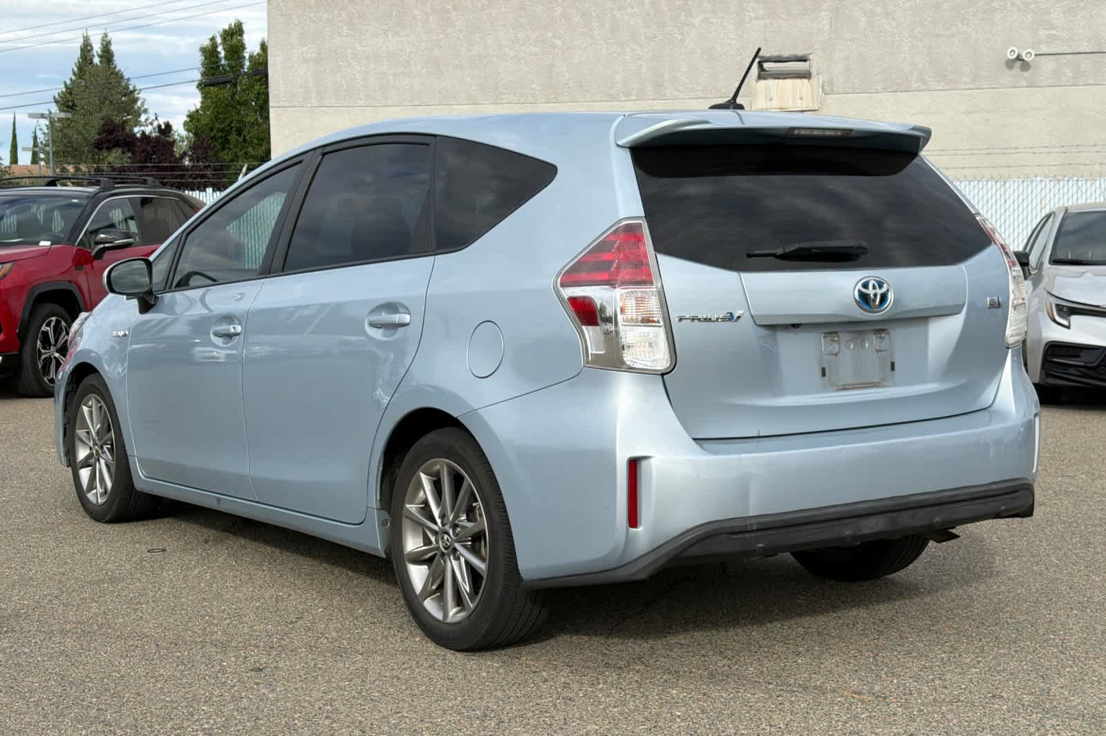 Used 2016 Toyota Prius V Five FWD image 4