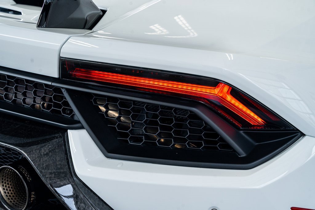 Used 2018 Lamborghini Huracan Performante image 34