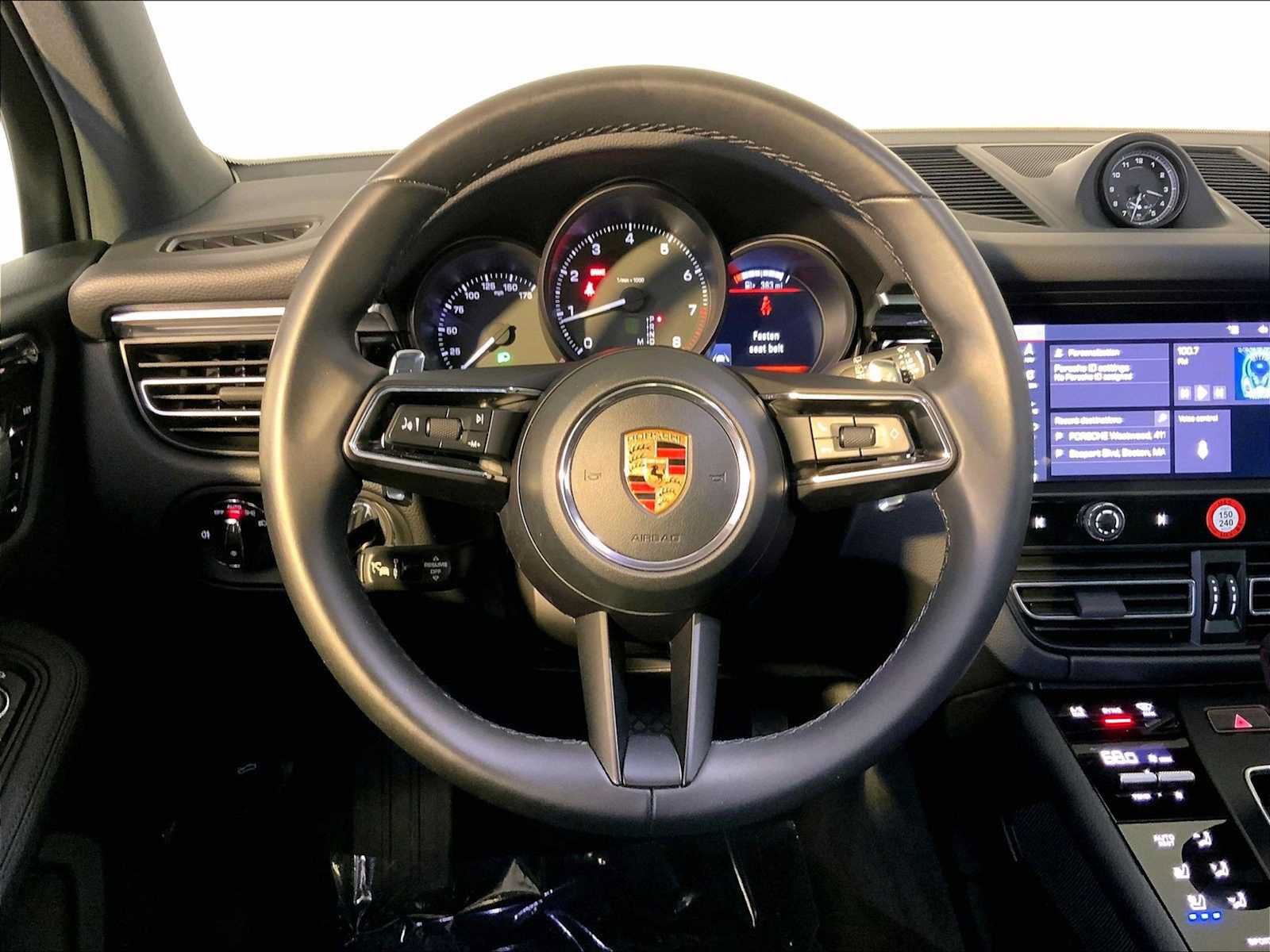 Certified 2026 Porsche Macan AWD/4WD image 15