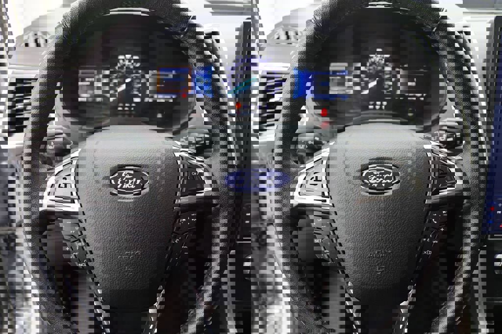 Used 2024 Ford Edge SEL image 17