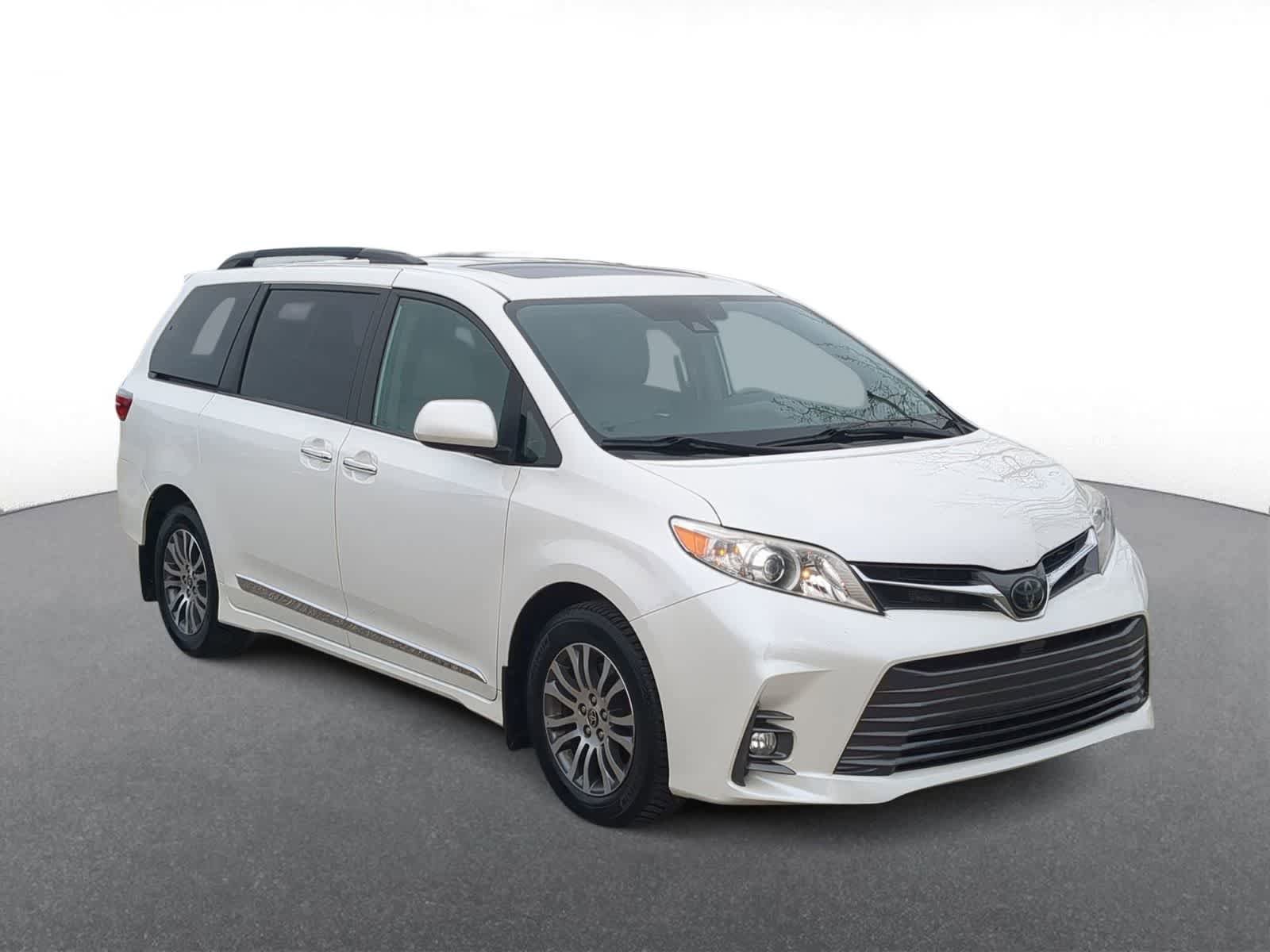 Used 2020 Toyota Sienna XLE w/ XLE Navigation Package FWD video 2