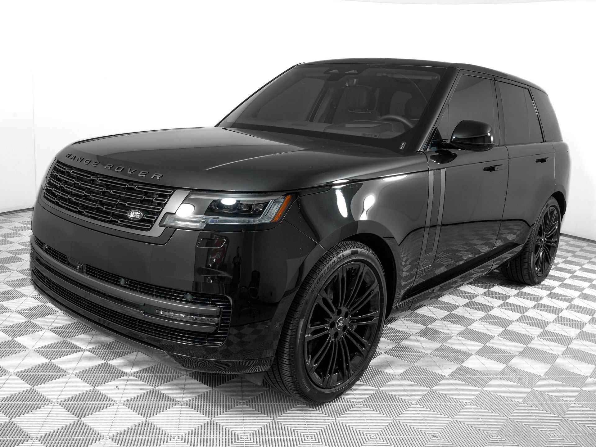 Used 2025 Land Rover Range Rover SE AWD/4WD image 8