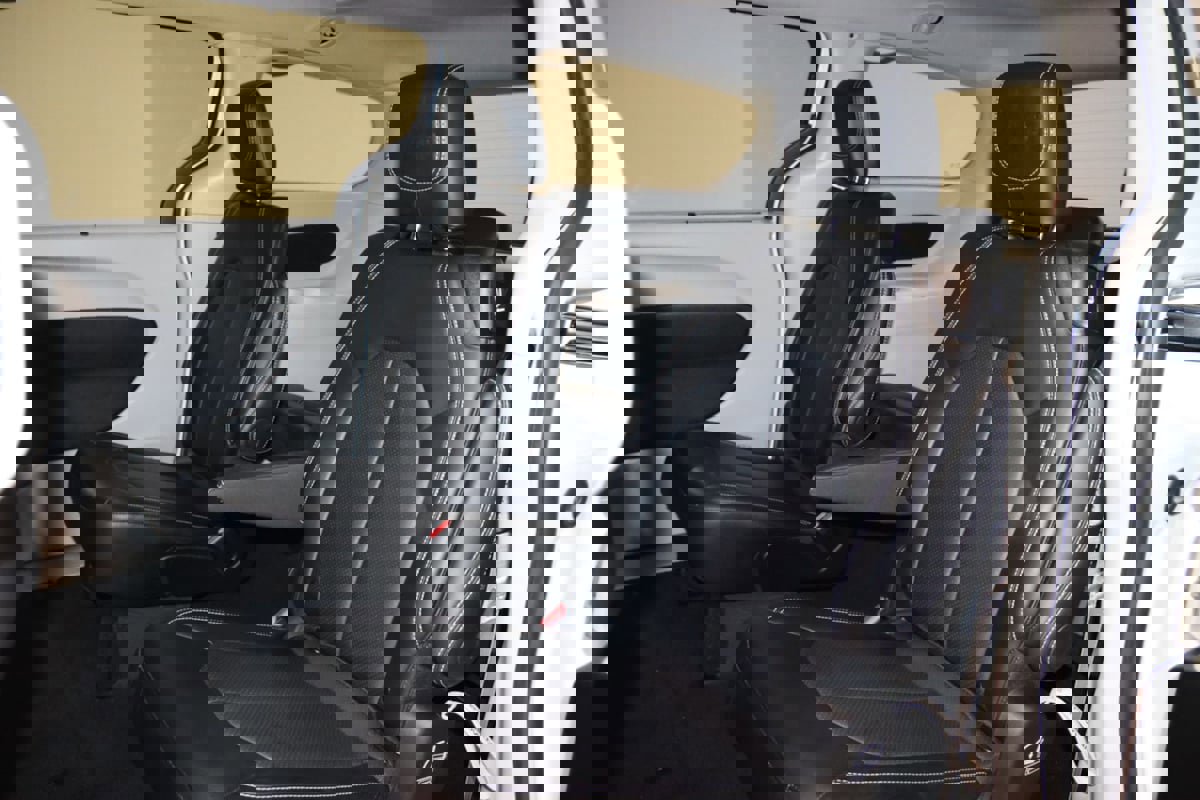 Used 2024 Chrysler Pacifica Touring-L image 64