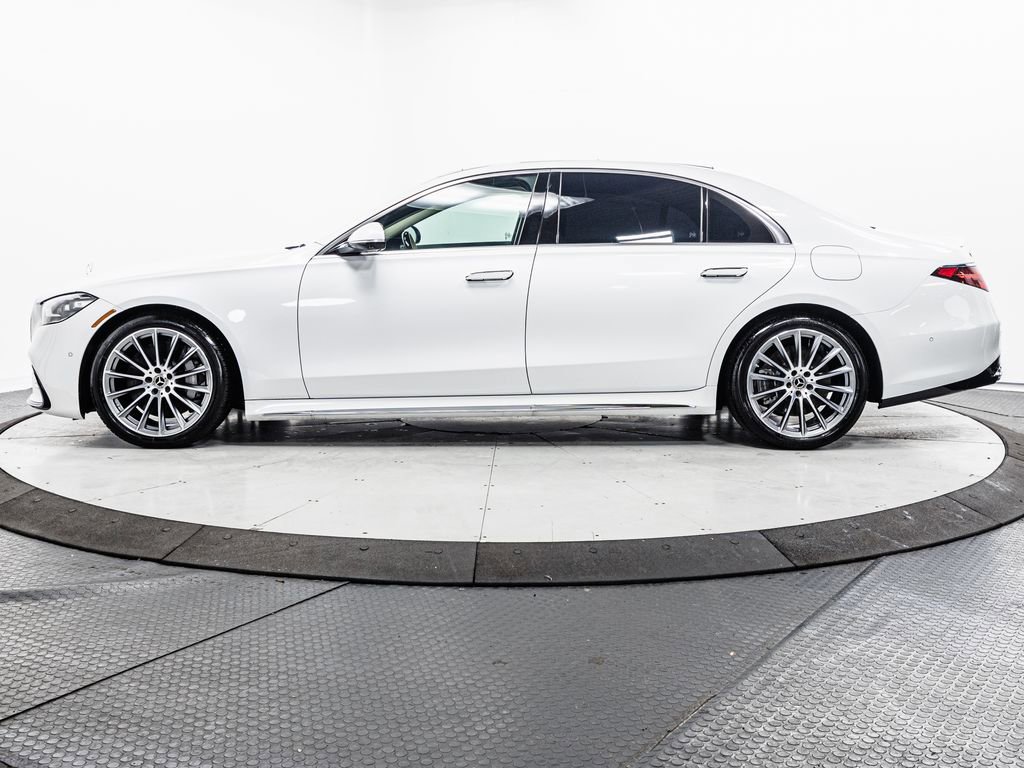 Used 2025 Mercedes-Benz S 580e 4MATIC Sedan image 4