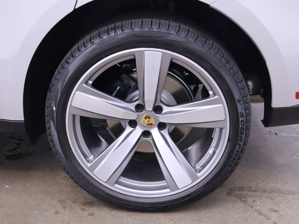 Certified 2025 Porsche Macan AWD/4WD image 14