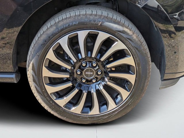 Used 2022 Lincoln Navigator L Black Label image 9