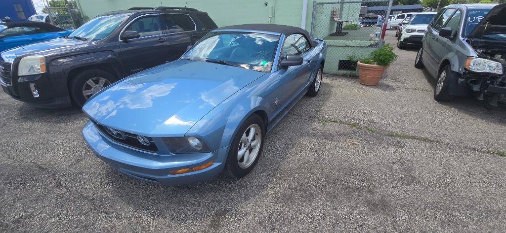 Used 2007 Ford Mustang Convertible RWD image 12