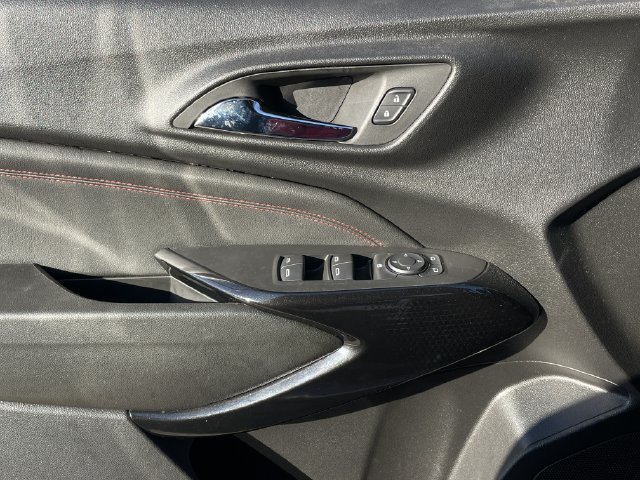 Used 2024 Chevrolet Trax RS w/ Sunroof Package FWD image 23