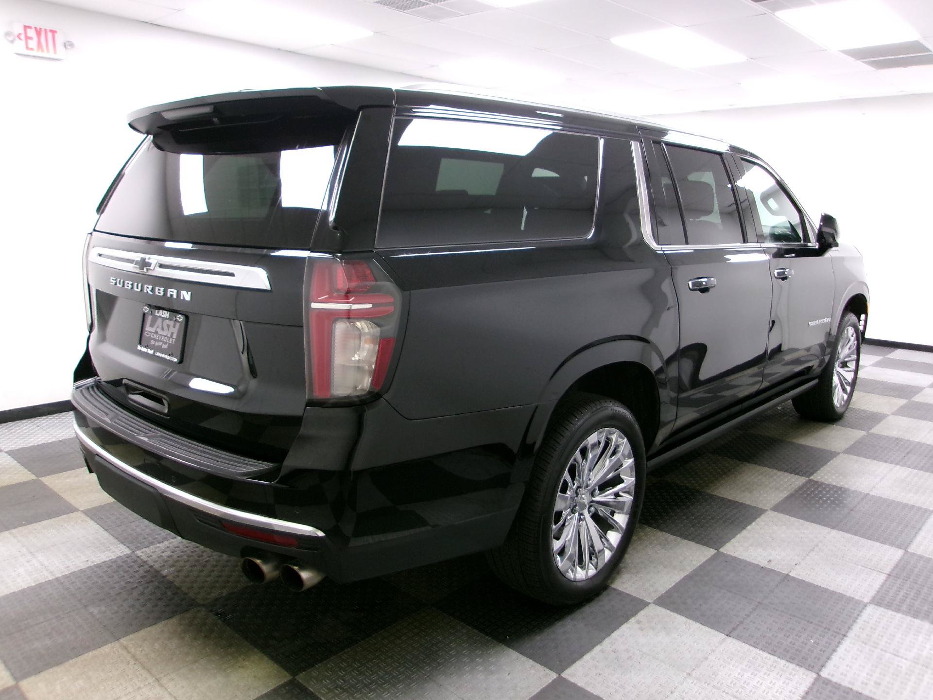 Used 2021 Chevrolet Suburban High Country w/ Premium Package AWD/4WD image 16